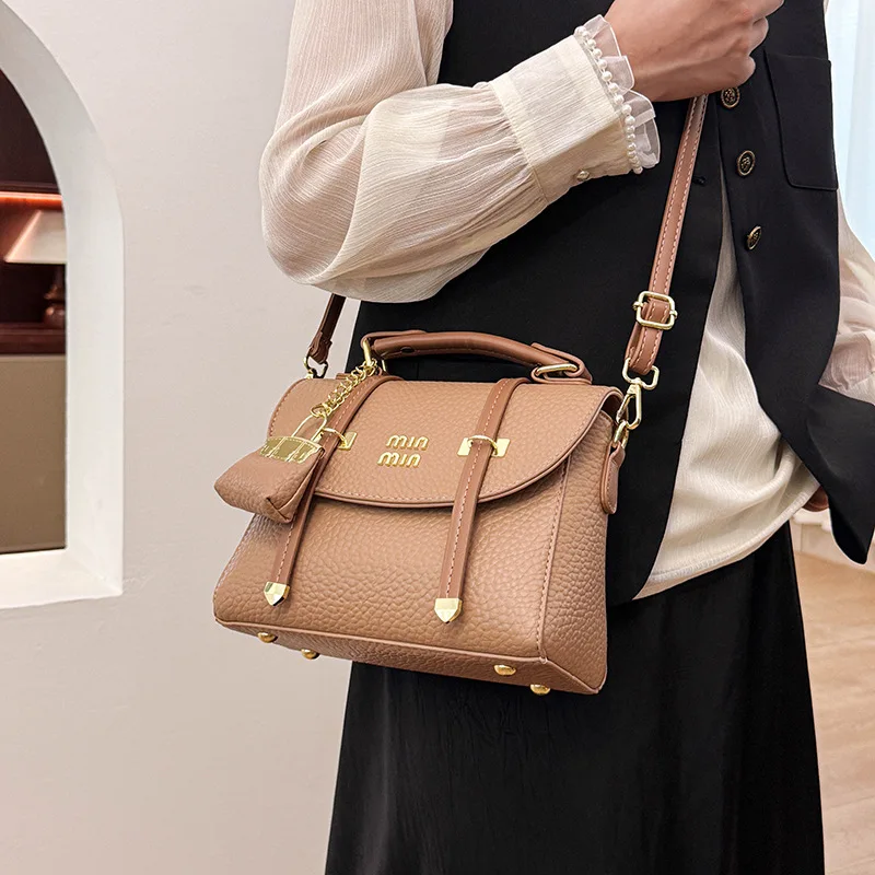 

Модная сумка через плечо 2025г. ​ ​ Для женщин винтажная маленькая квадратная сумка через плечо высокого качества в стиле ретро дизайнерская пригородная сумка