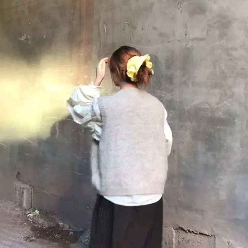 

Y2k Flowers Embroidery Knitted Vest Women Autumn Winter Round Neck Overlap Sleeveless Cardigan Sweet Waistcoat Sweater