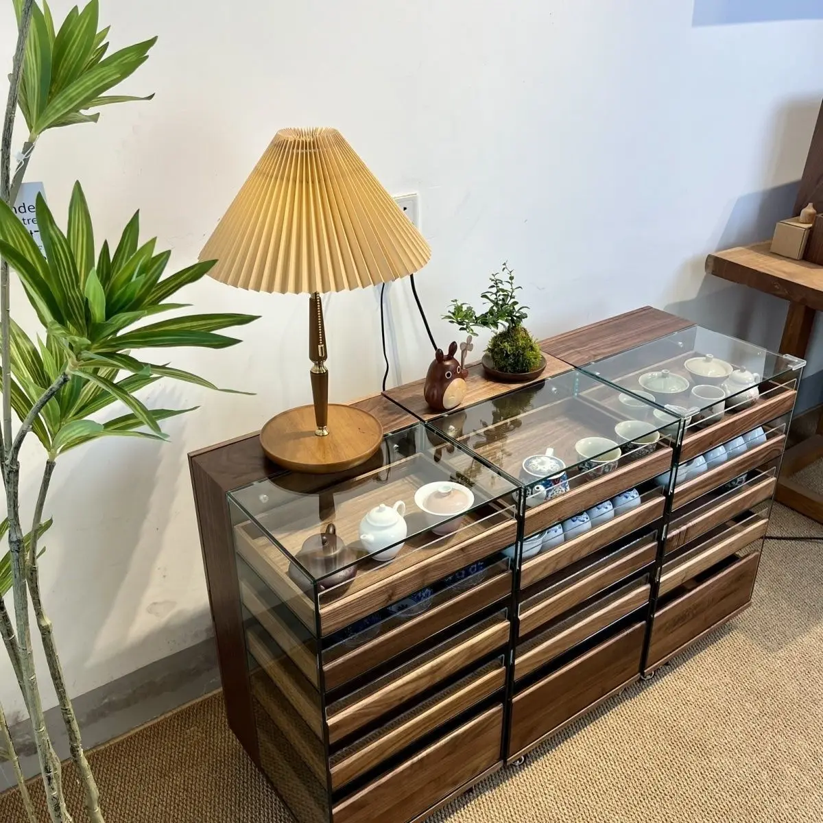 Internet celebrity dental cabinet tea ware jewelry Wenwan purple sand cover bowl master cup teacup storage cabinet display