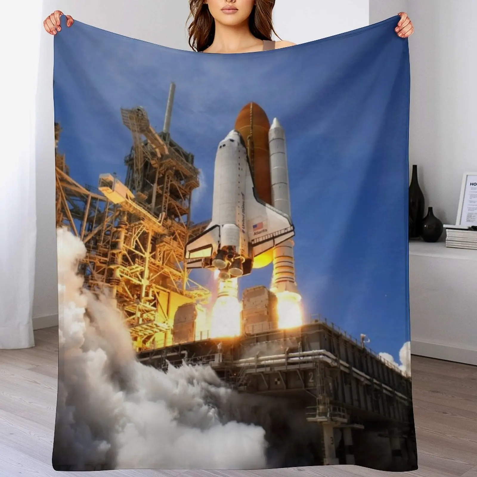 SPACE SHUTTLE ATLANTIS LAUNCH Throw Blanket Vintage Bed linens Shaggy Blankets