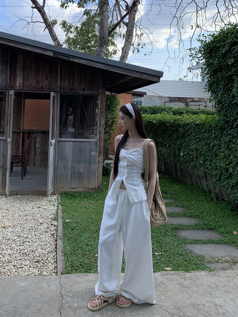 Red Celebri Studio Women's Strap Vest 2025 New Summer Outdoor Wear White Slim Hot Girl Chic Korean Sle Svel Top Women