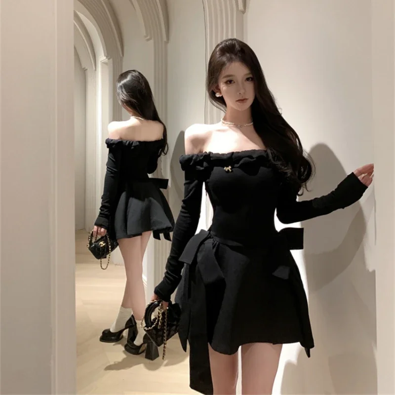 Off-shoulder zwarte jurk met lange mouwen voor dames Leuke vlinderdas A-lijn korte mini-jurk Zoete lange mouwen Verjaardag Pluizige jurken