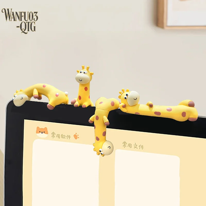 Rubber Giraffe Ornament Groove Pasted Giraffe Figurines Cartoon Giraffe Model Car Decoration Computer Screen Display Ornament