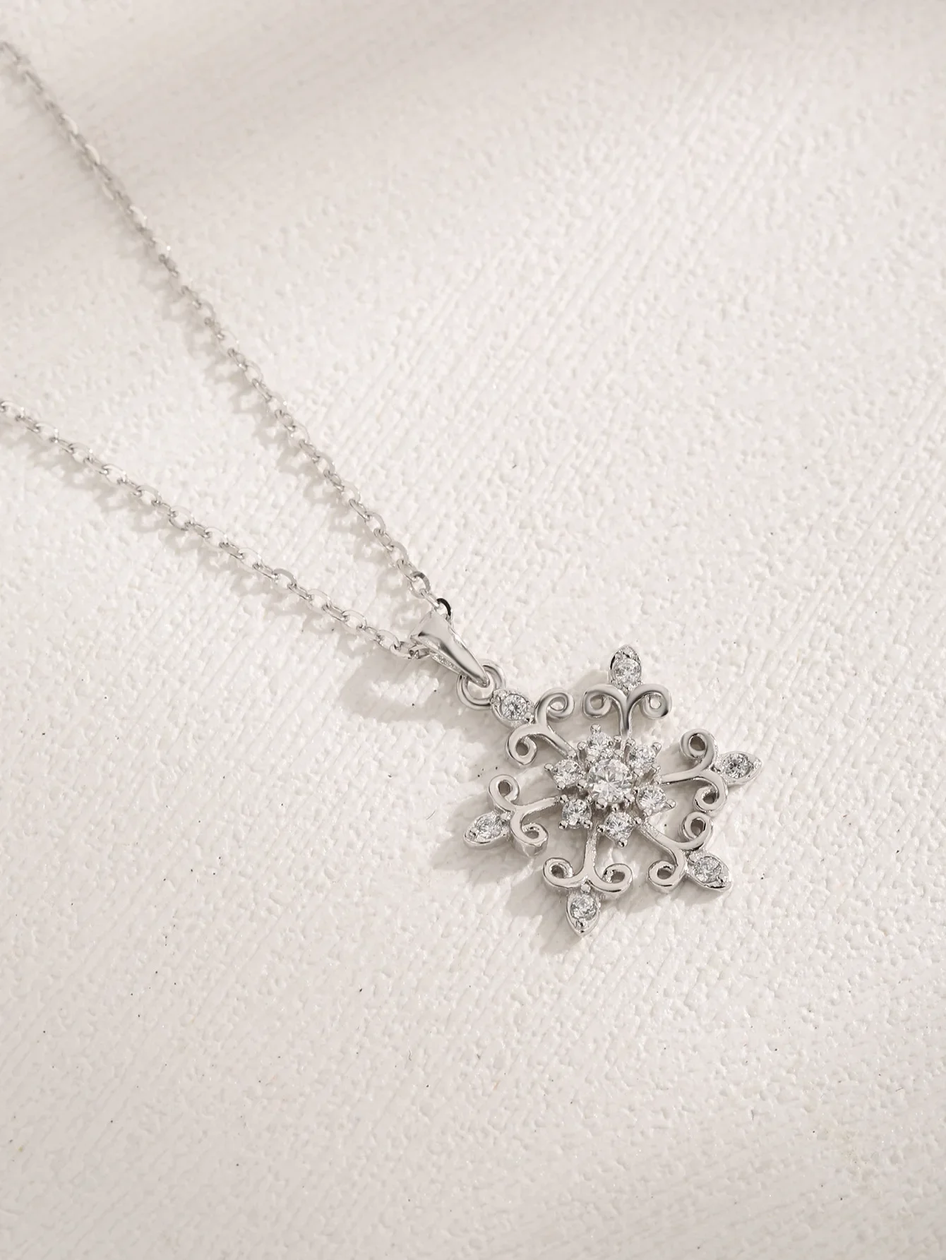 100% 925 Silver Snowflake Necklace with Shining Zircon for Women, Party Ring with Elegant Style