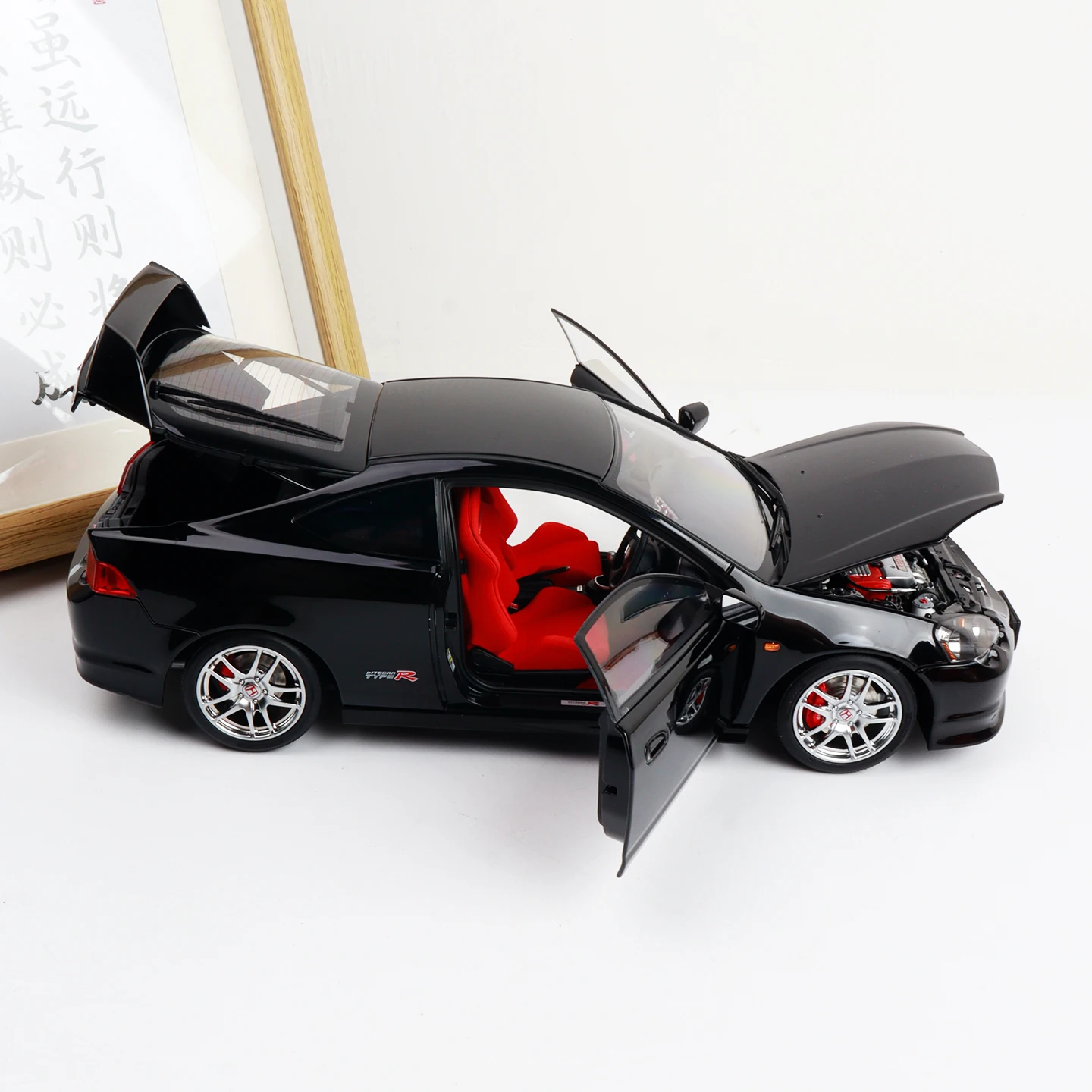 Lcd 1:18 Honda Integra Dc5 Type R Open the Door Die Cast Model Cars Red Realistic Alloy Collectible Miniatures Adult Toys Boy