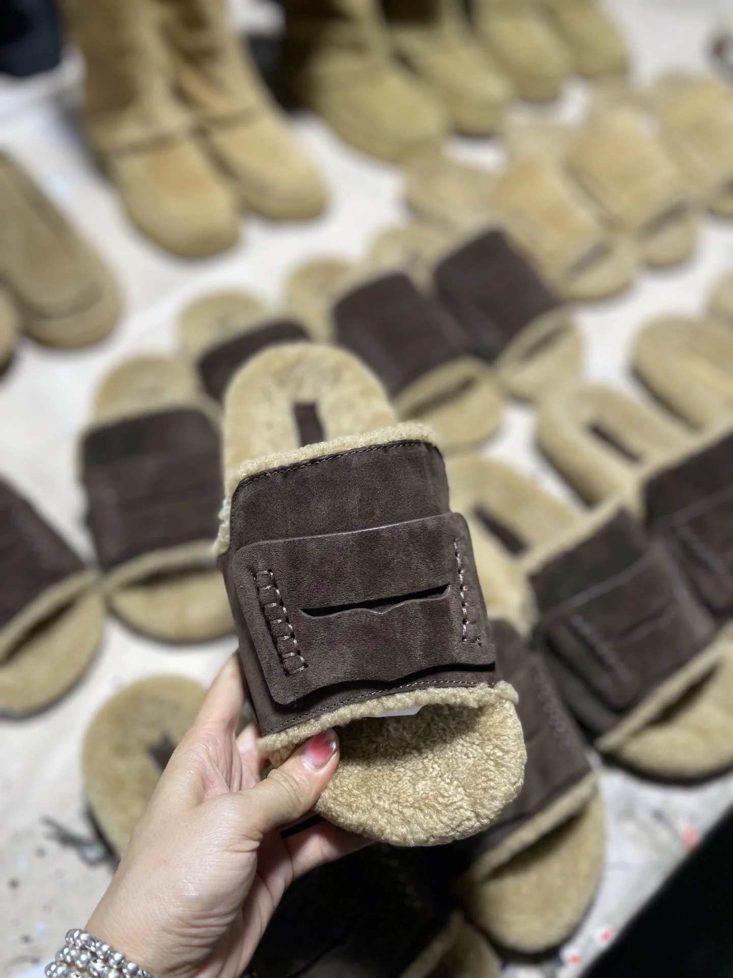 خريف دافئ الصوف جولة رئيس النساء النعال موضة الانزلاق على الشقق في الهواء الطلق لينة وحيد البغل أحذية عادية Zapatos Mujer #6