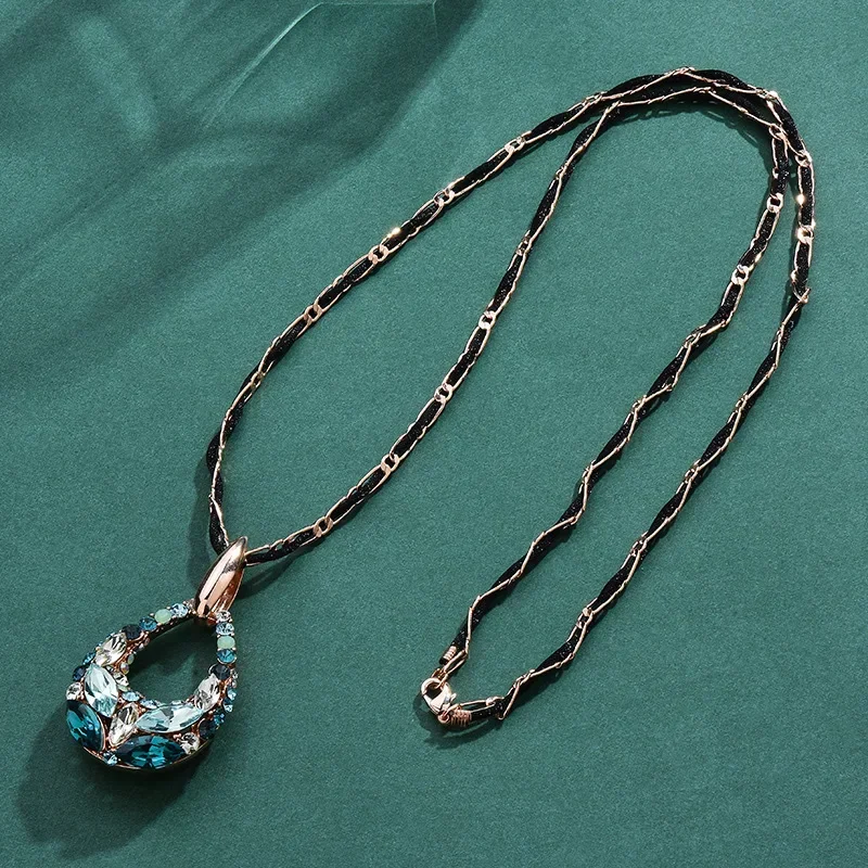 

Teardrop crystal sweater chain long necklace, versatile, high-end Baroque necklace accessory for autumn and winter