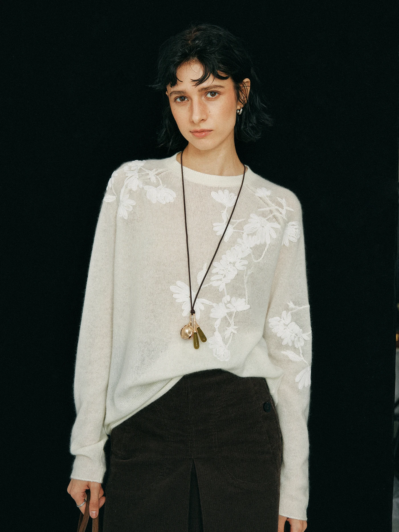 

Exquisite Embroidered Hook Flower 00% Camere Soft Skin-Friendly round Ne Long Sve Knitted Base irt Sweater