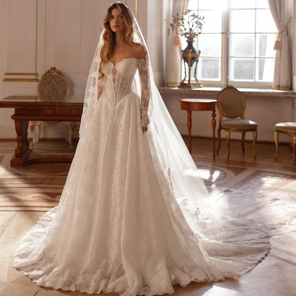 

Романтичное свадебное платье с длинными рукавами, индивидуальный пошив, нежные аппликации, кружево, современный фасон А-силуэта.