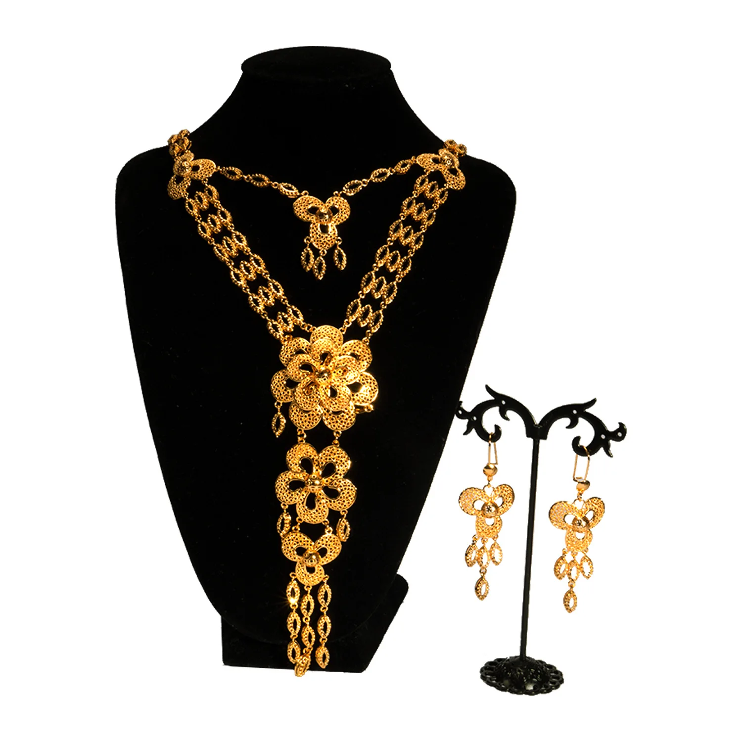 9999 gold jewelry set for African Nigerian bride. Set includes a necklace and earrings for a Saudi lady.