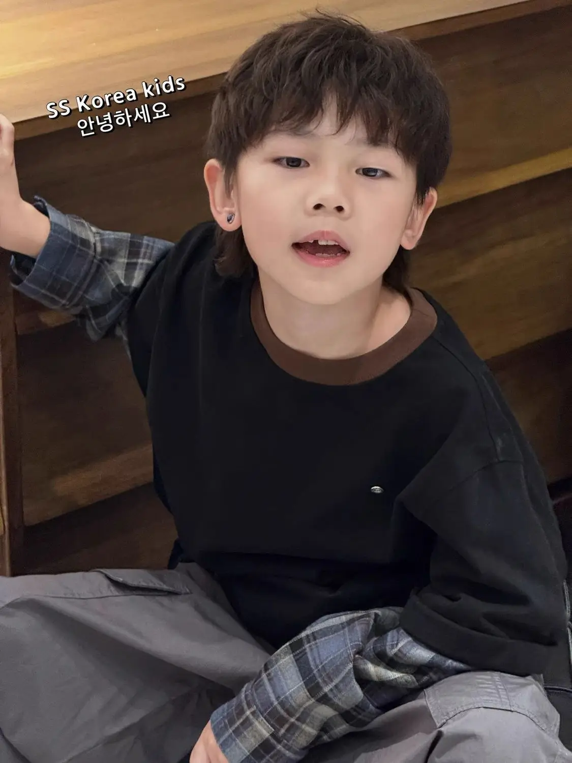 T-shirt 2026 Autumn and Winter New Childrens Clothing Korean Style Boys and Girls Fashion Fake Two Check Sleeve Splicing T-shirt