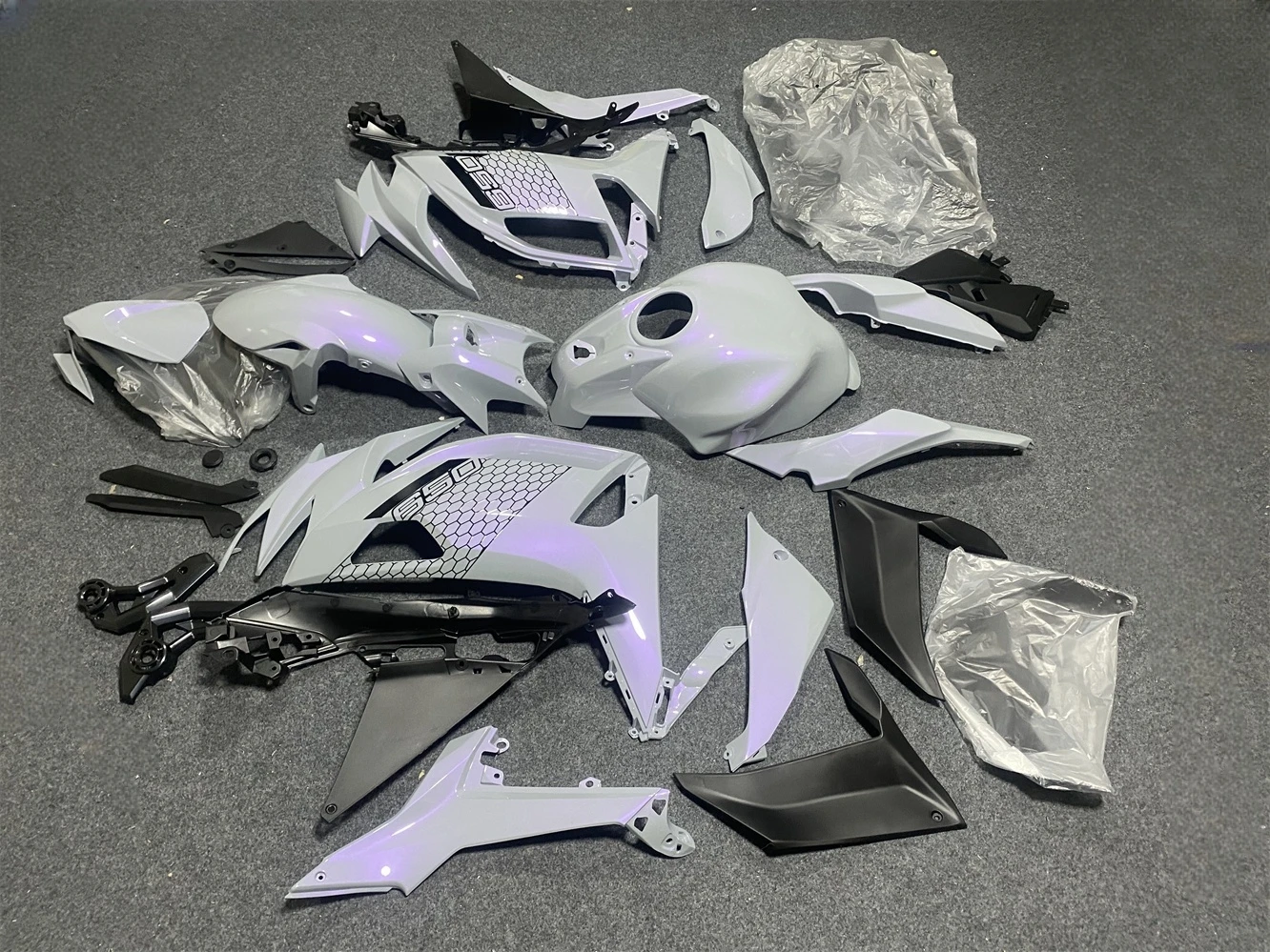 The motorcycle fairing kit is suitable for the Ninja 650 2020 2021 2022 2023 ZX650 ER6F 20 21 22 23 gray purple motorcycle