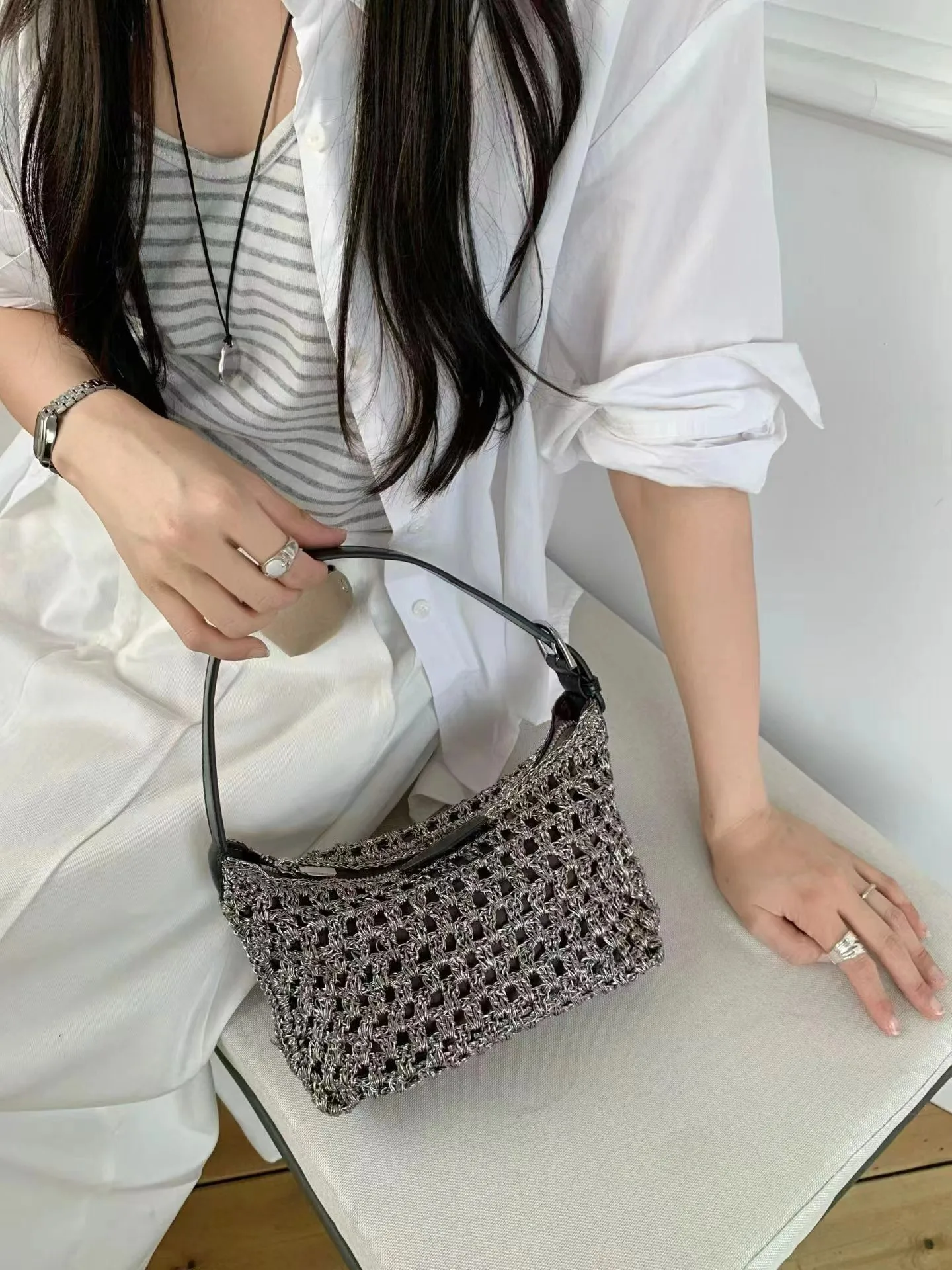 nouveau-sac-en-paille-tressee-2026-sac-bandouliere-unique-sac-a-main-en-cuir-de-vachette-sac-fourre-tout-sac-de-dejeuner-style-tendance-couleur-unie