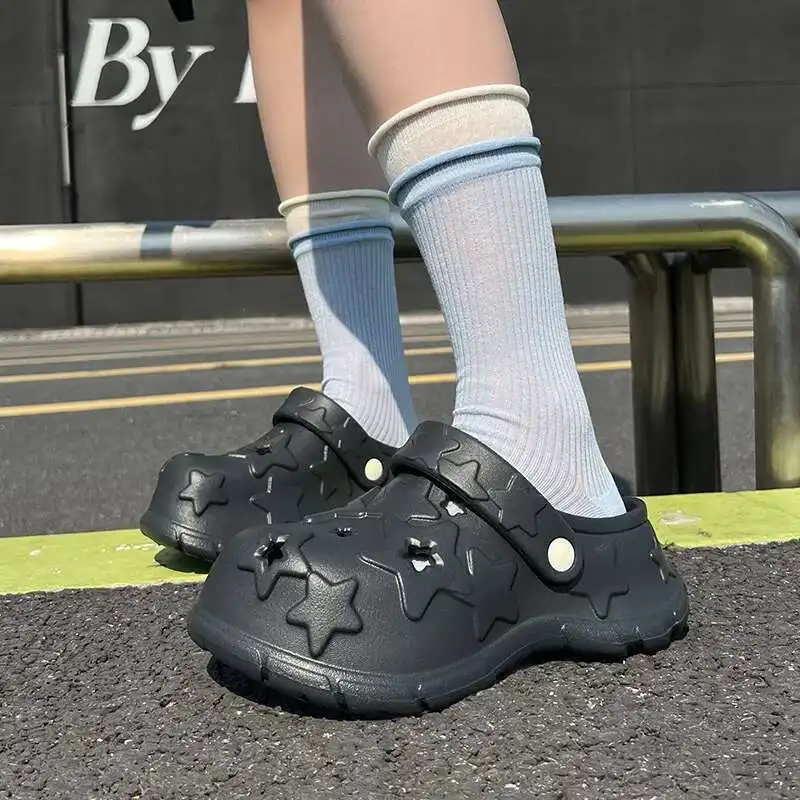 Ant Love الربيع/الصيف منتج جديد بسيط وعصري السماء المرصعة بالنجوم المرأة نمط مريح سميكة القاع ثقب الأحذية مع عارضة