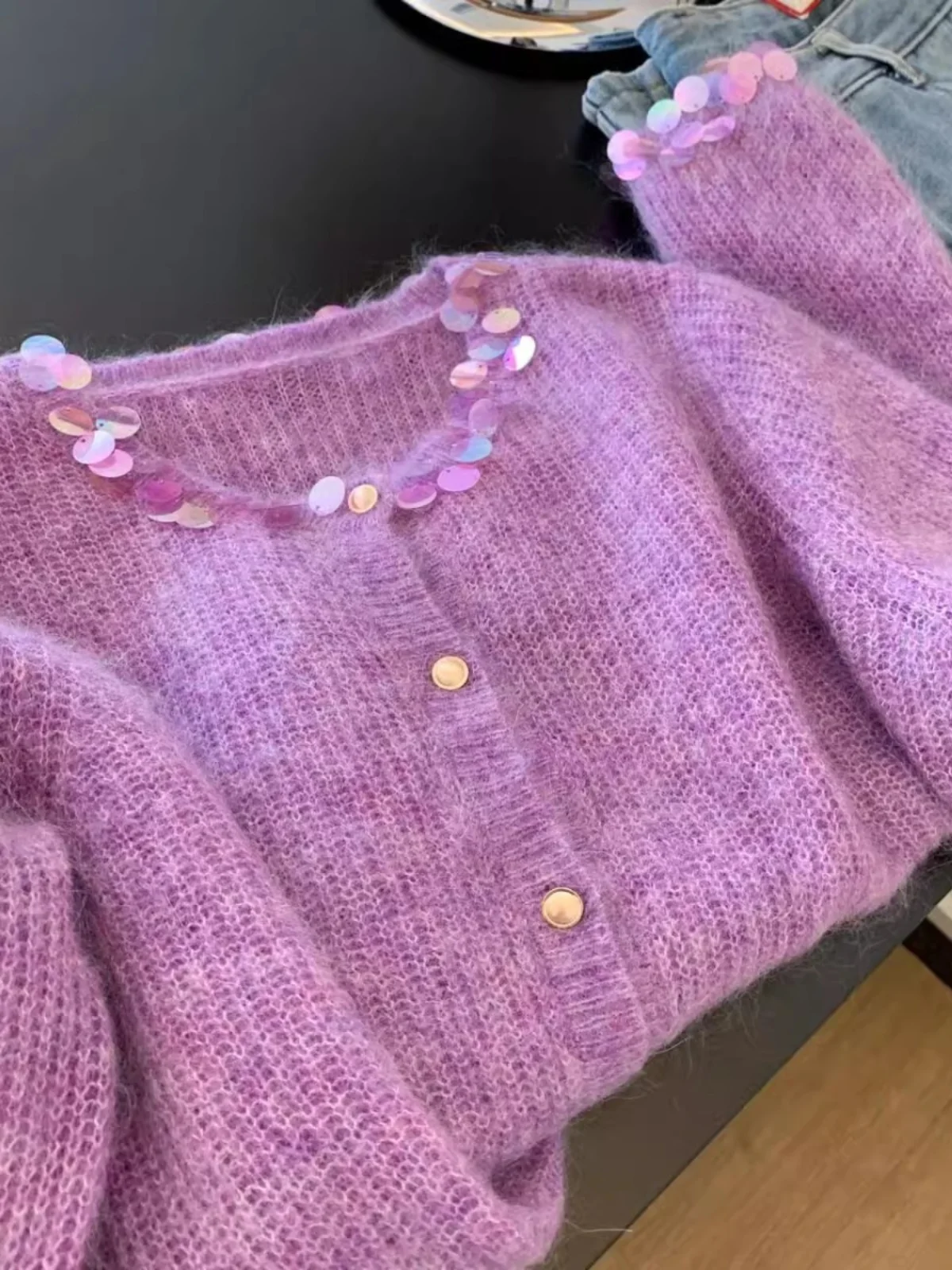 Paars gebreid vest met ronde hals en pailletten voor dames Temperament Nieuwe luie zachte stijl Zachte trui met enkele rij knopen