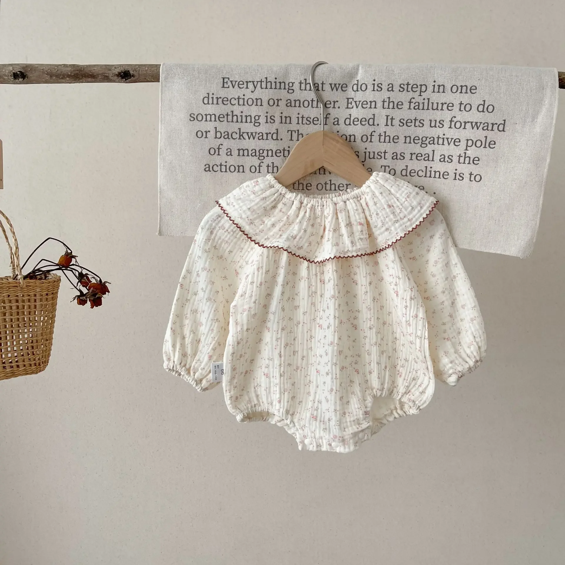 Baby Bodysuit 2026 Autumn New Infant Floral Cotton Yarn Girl's One Piece Clothes Lotus Leaf Collar Lace Climbing Clothes