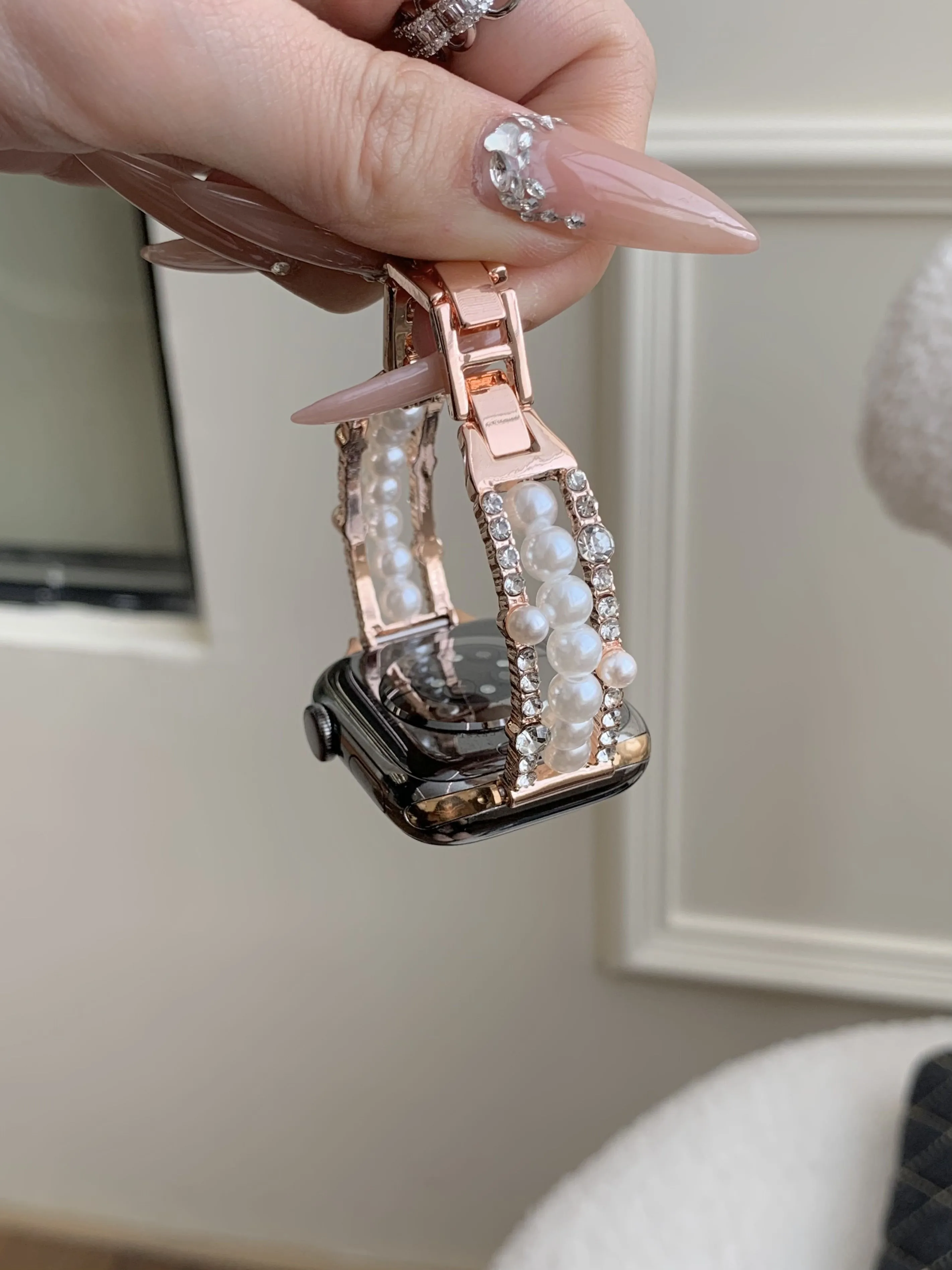 

Compatible with iWatch strap 38mm 40mm 41mm 42mm 44mm 45mm 49mm diamond studded pearl metal fashion strap