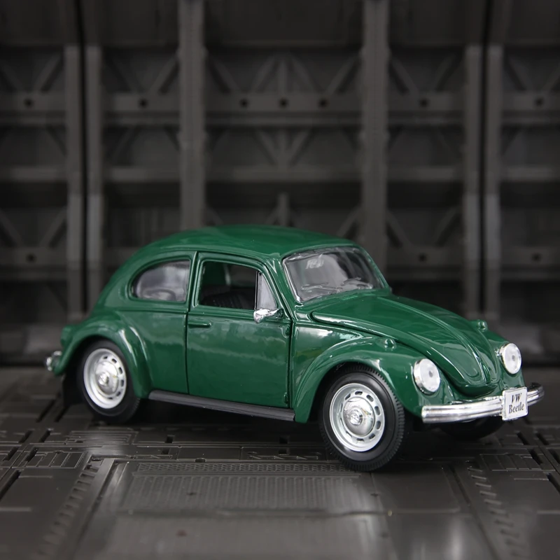 

1:24 Simulated Volkswagen Beetle alloy car model, doors and hood can be opened, static retro vintage car ornaments