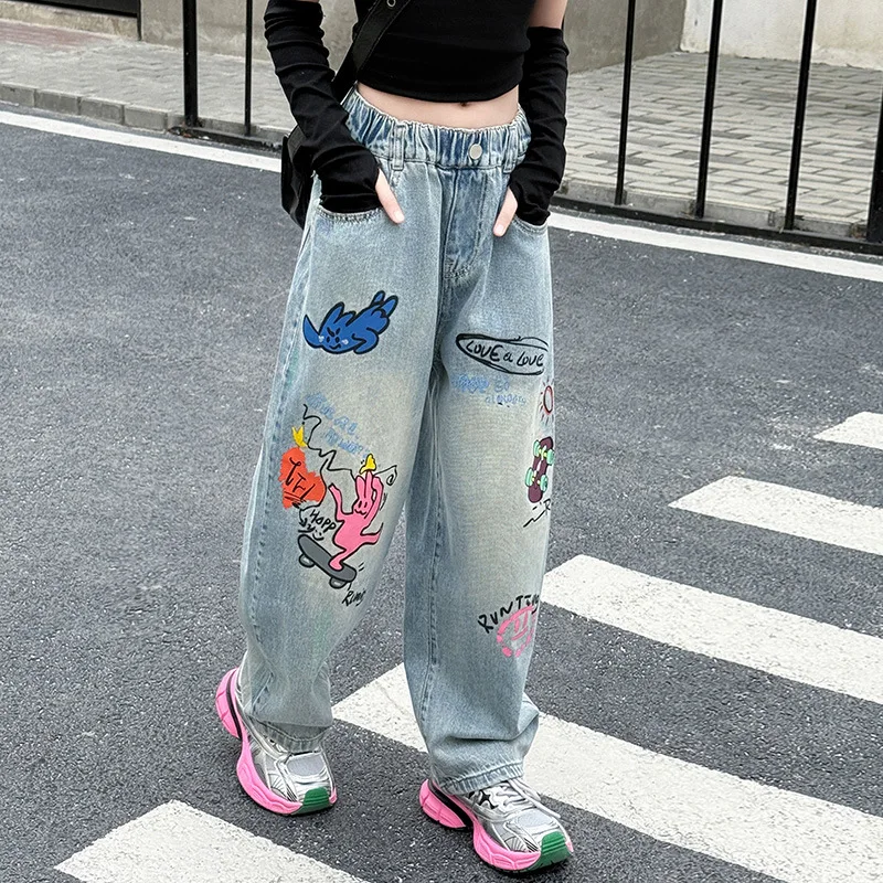 

Детские модные джинсы с мультяшным принтом, 5-14 лет, новый дизайн, детские джинсы в стиле хип-хоп для девочек, модные уличные джинсовые брюки