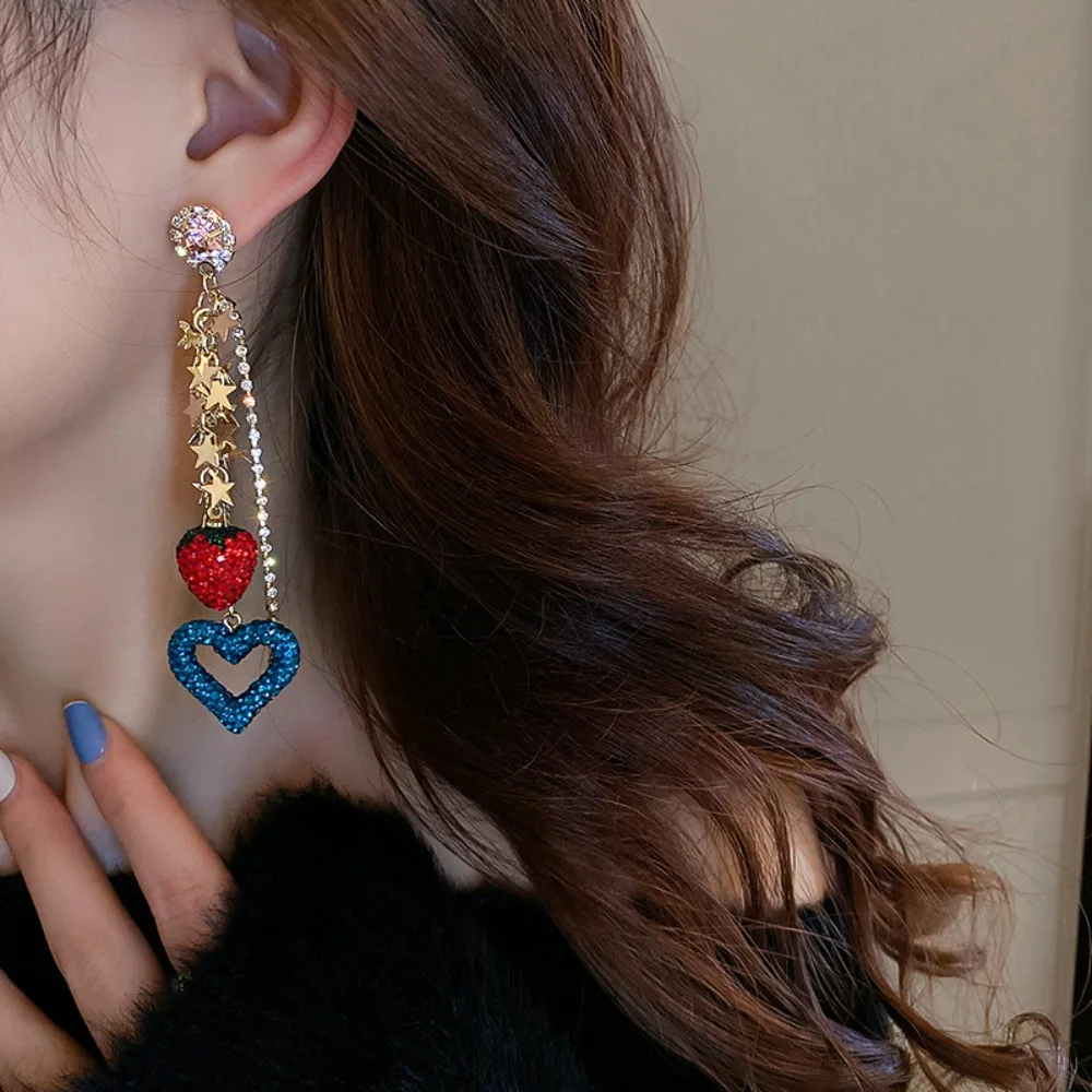 

Light Luxury Strawberry Stud Earrings Bohemian Ear Jewelry Rhinestone Earrings Women Heart Pendant Exquisite Sweet Drop Earrings