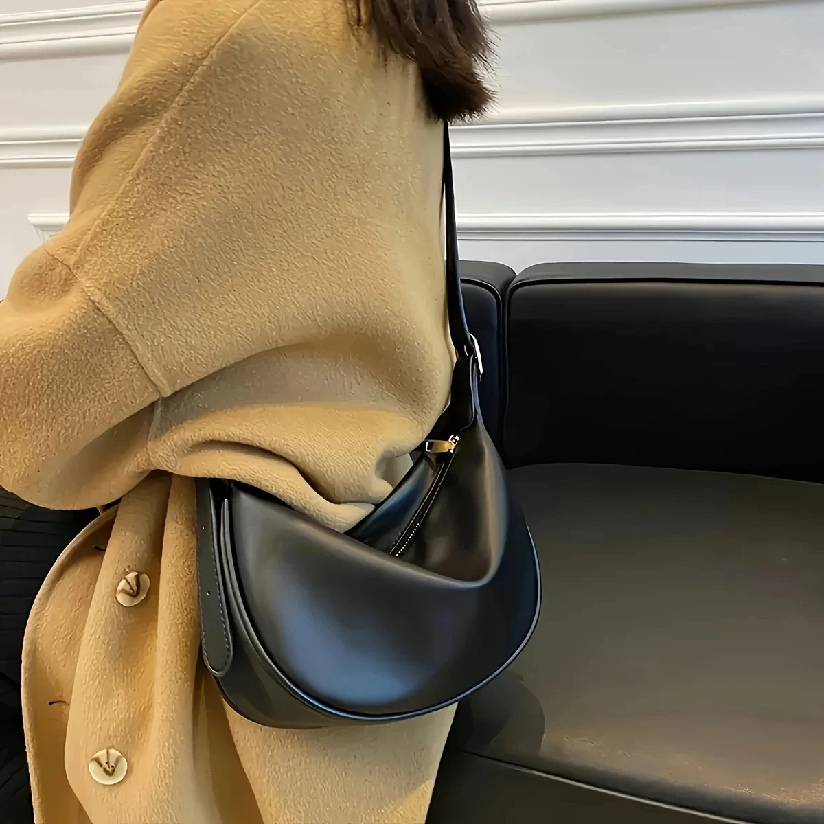 Borsa piccola da donna ad alta sensazione 2024 borsa a tracolla monospalla casual di nuova moda a mezzaluna con gnocchi