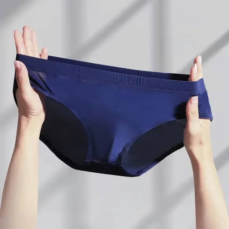 ملابس داخلية من الحرير الجليدي للرجال سراويل صيفية قابلة للتنفس رفيعة للغاية وخصر منخفض ملابس داخلية على شكل مثلث صغير من SAO