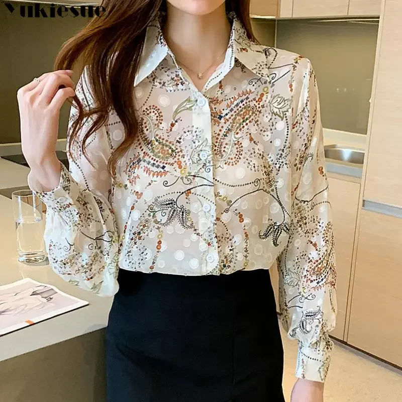 韓国ファッションプリント女性のシャツ刺繍プリント長袖気質シフォンシャツ 2025 春の新ルーズラペルトップ