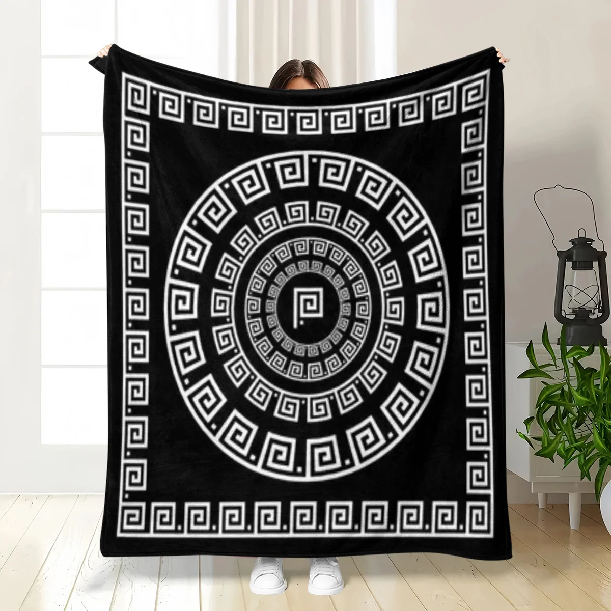 Aesthetic Classic Greek Key Circular Art Flannel Blanket, Lightweight Warm Throw Blanket for Bedroom Sofa Camping Daily Use Gift