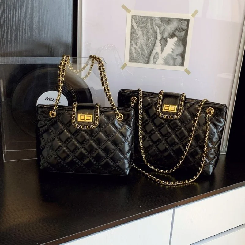 

Luxury Ladies Tote Bag Crafted From Premium Leather Featuring High-End Paris Neat Vintage Look​