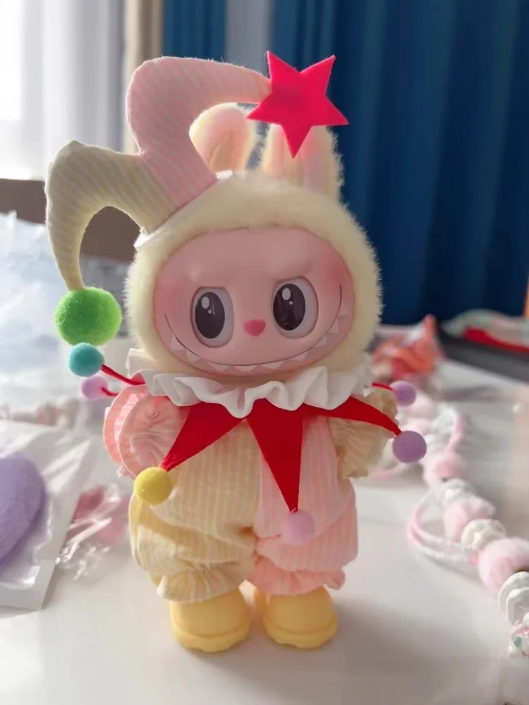 

Labubu 17cm Standing Doll Circus Clown Style Baby Clothes Set Handmade Mokoko Doll Accessories Ornament Headdress And Outfit