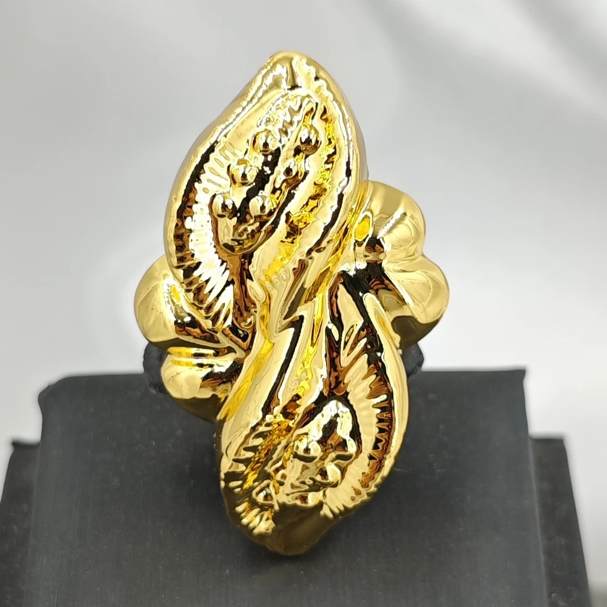 Neu in Mode Ringe für Frauen Männer unregelmäßige geometrische matte klobige Goldfarbe Fingerring Charme Schmuck hochwertige Geschenk