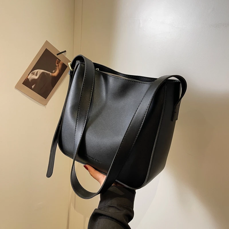 

High Quality Glossy Solid PU Retro Shoulder & Crossbody Bags for Women New Large Capacity Sense of Luxury Temperament Handbags