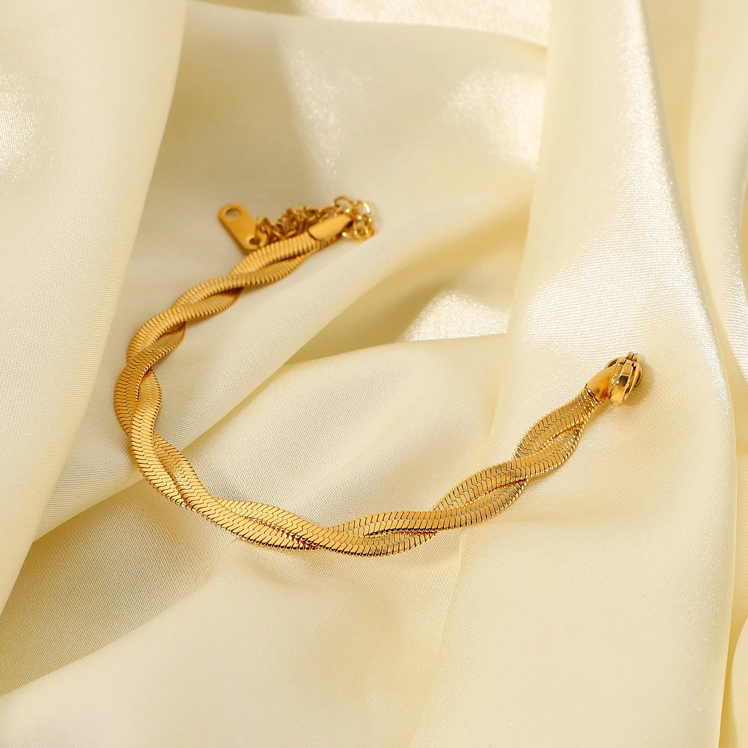 New Fashion Trend Unique Design Stainless Steel Elegant Delicate Cross Wrap Bracelet Women Jewelry Party Premium Gift Wholesale