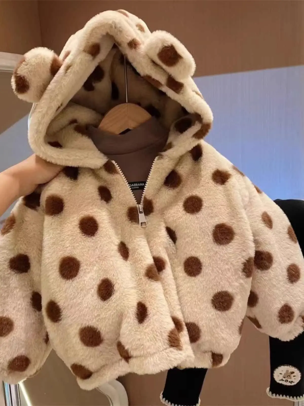 

Утепленное плюшевое пальто для девочек с капюшоном, с узором в горошек, с подкладкой из искусственного меха, хлопковая куртка, теплая осенне-зимняя верхняя одежда для детей