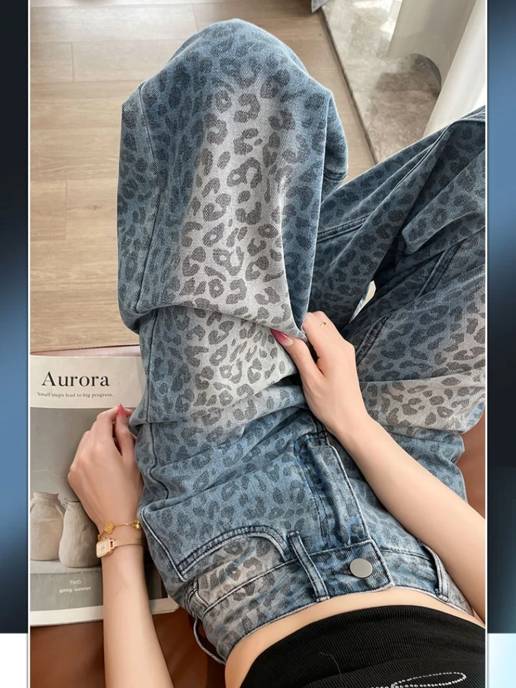 جينز واسع الساق بطبعة الفهد للنساء 2025 نمط صيفي جديد رفيع معلق فضفاض حار مستقيم الساق