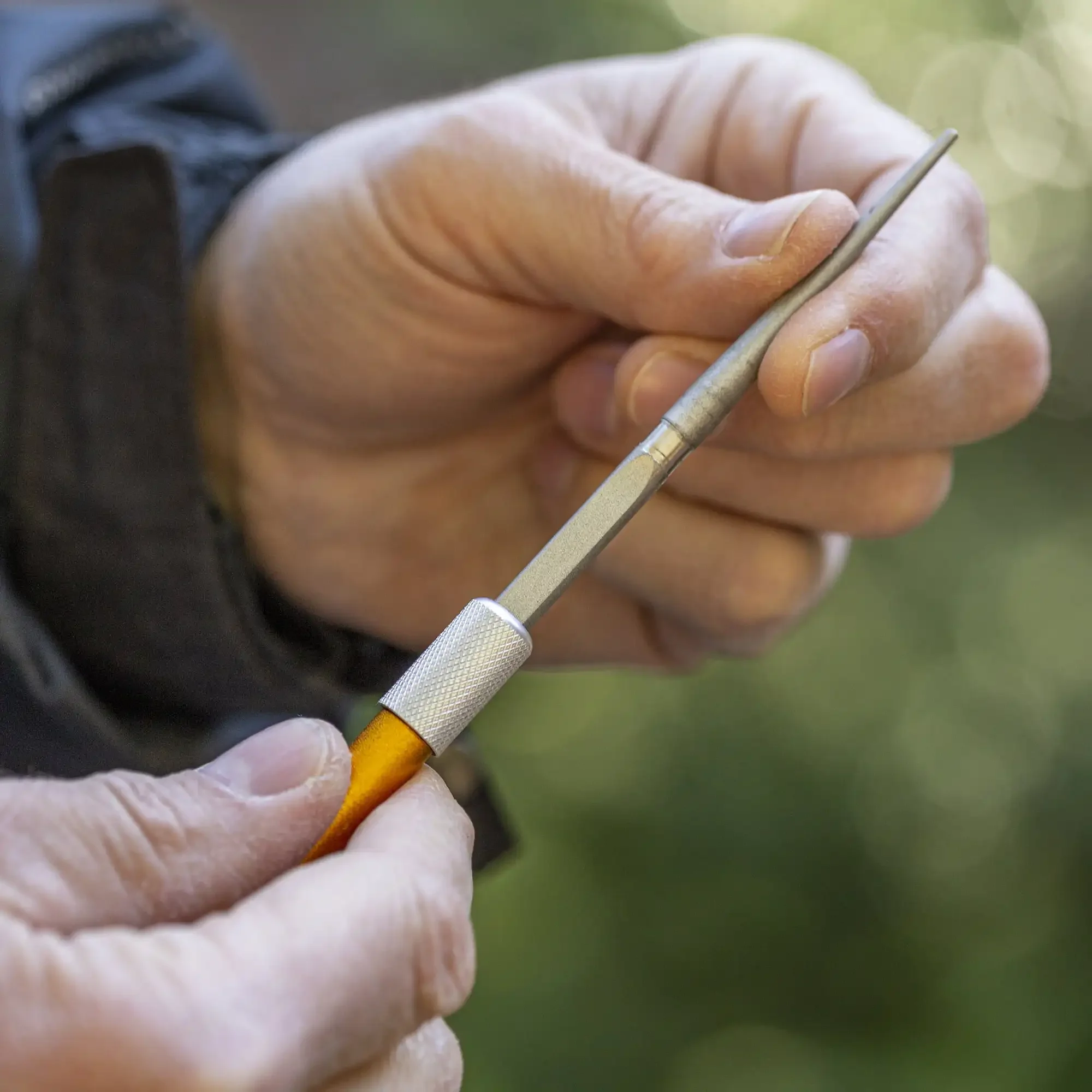 Penajam berlian DRET yang bisa ditarik-emas