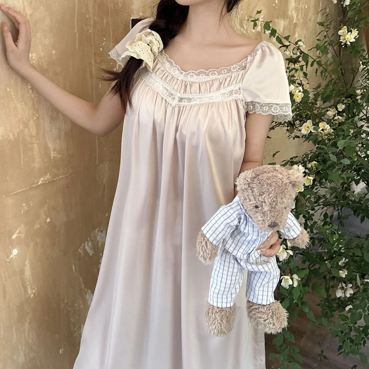 

Women Ice Silk Nightgowns Sleeping Dress Princess Style Short Sleeve Nightdress Sexy Sleepwear Home Wear Loungewear Pyjamas