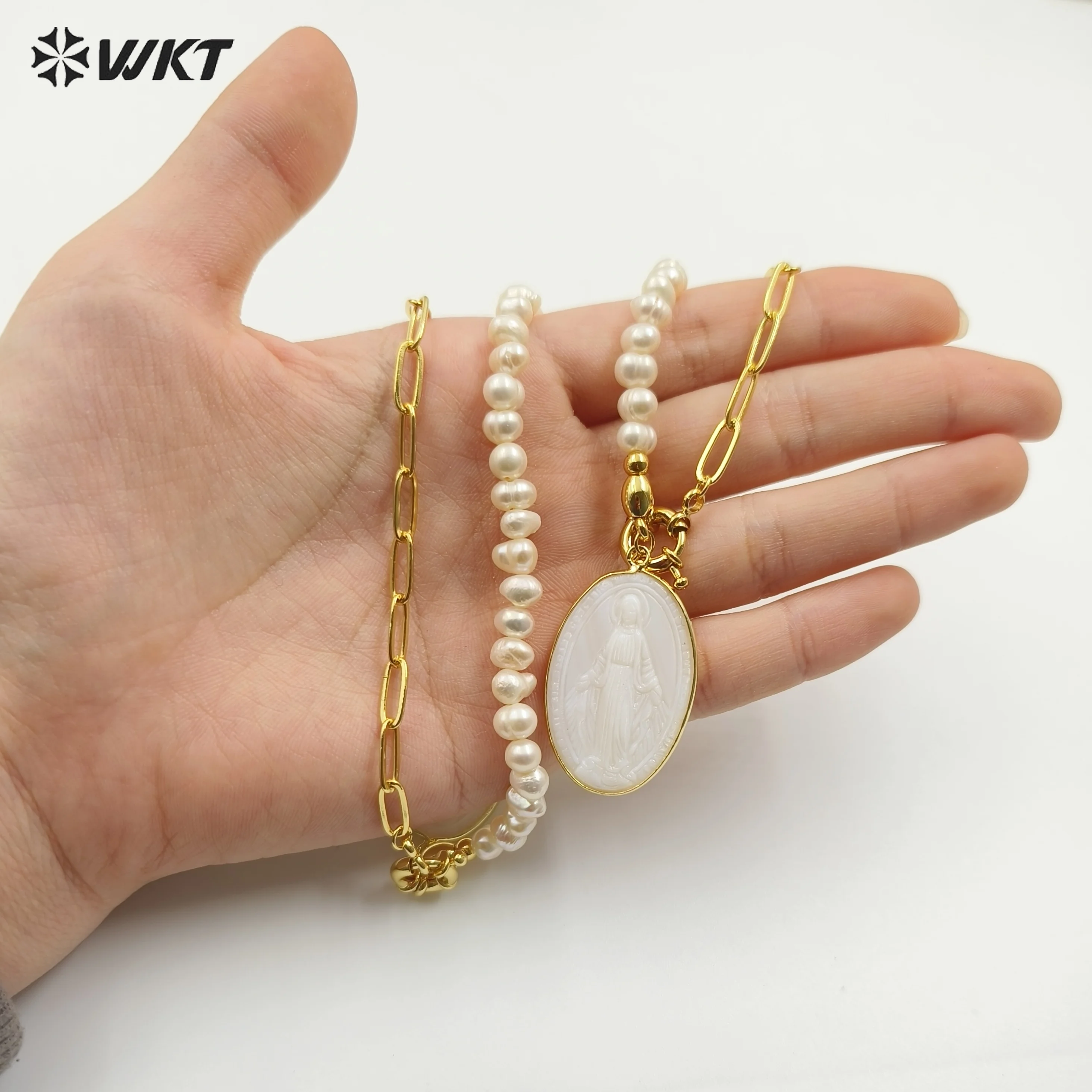 WT-JN128 High Quality Popular Female Necklace Handmade Carved Oval Shell Pendant Religious Style Gold Plated Natural Pearl Chain