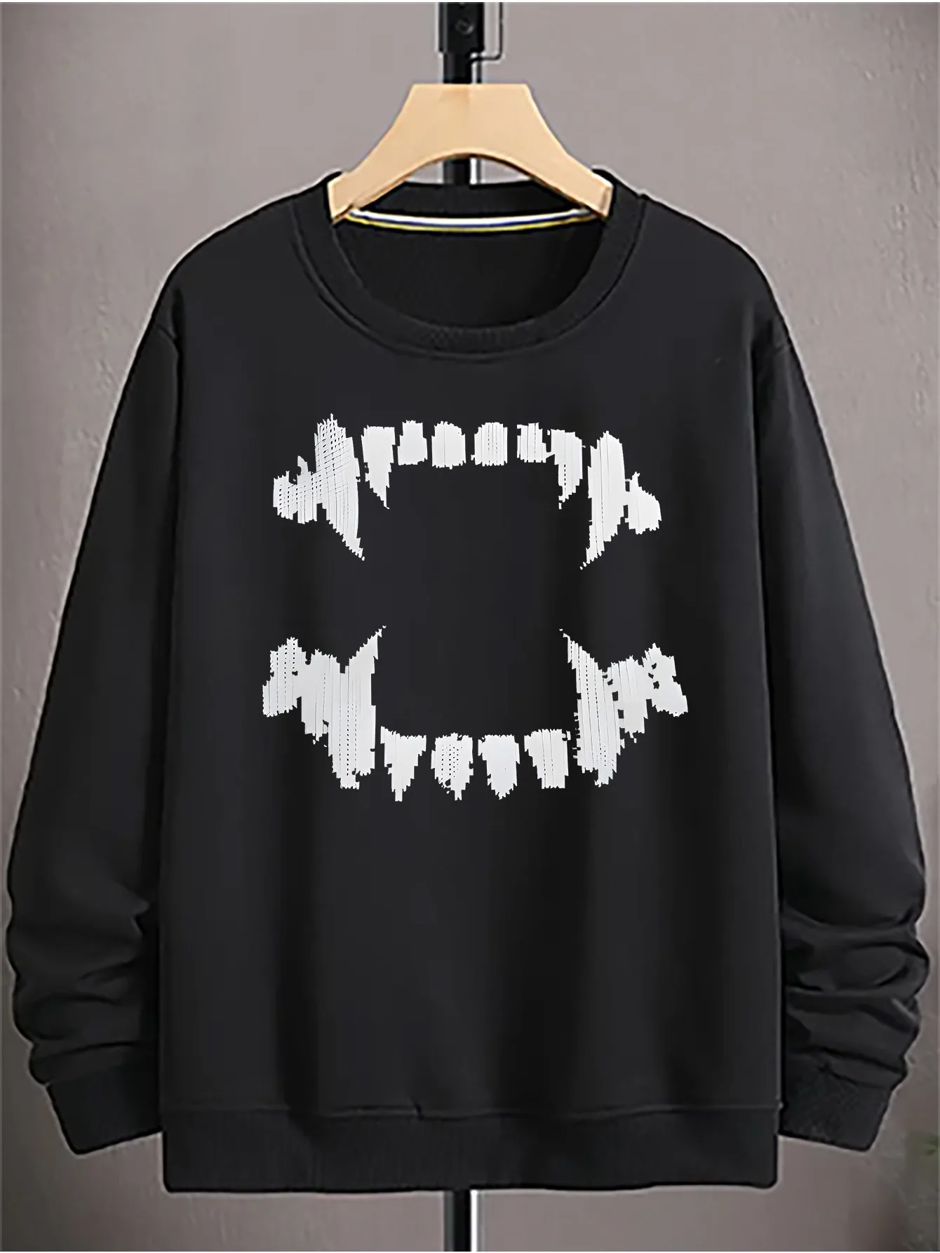 Simple ivory print. Simple and basic round-neck sweater, casual, fashionable and versatile for commuting