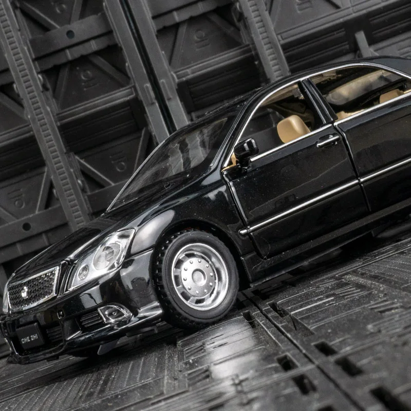 Modelo de coche de aleación Toyota Crown de 12a generación, puerta de juguete acústico-óptico extraíble para niños y maletero del capó, se puede abrir, 1/32