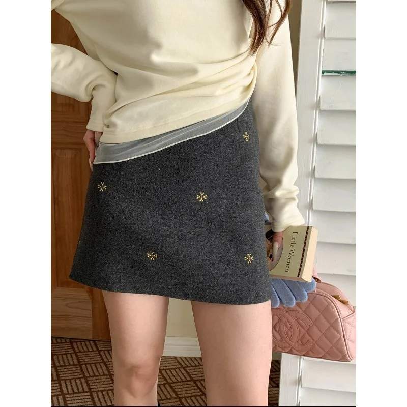 

2026 New Retro Embroidery High-waisted A-word Woolen Casual Fashion Versatile Skirt