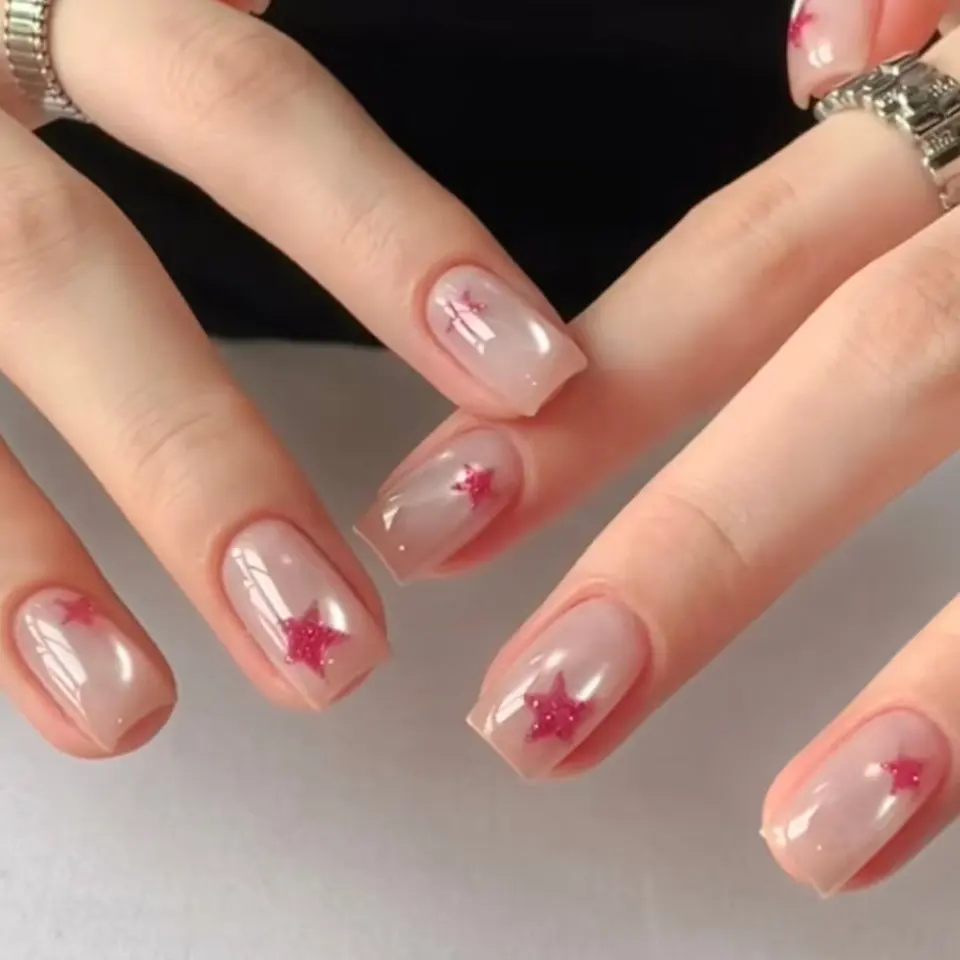 Uñas postizas color rosa nude brillante con estampado de estrellas, encanto Y2K para chicas, uñas de acrílico adhesivas, 24 piezas