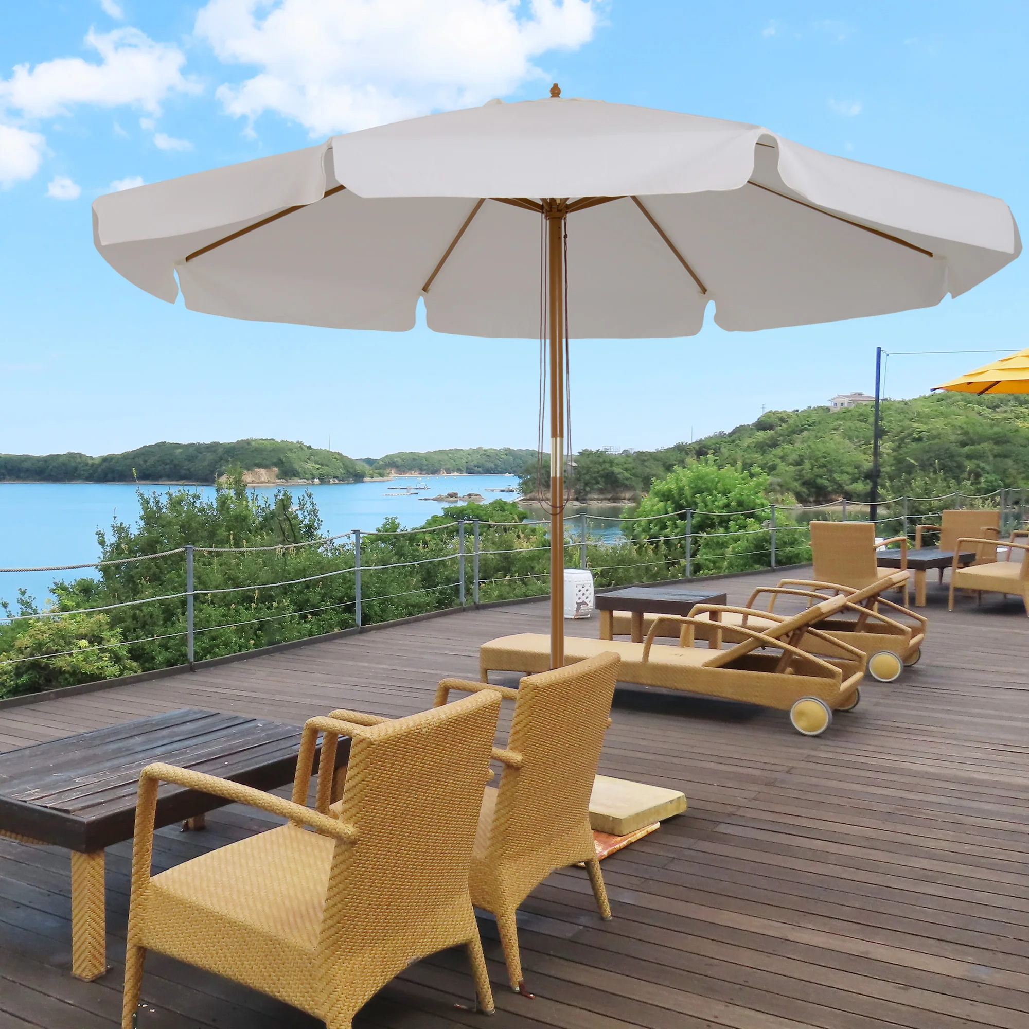 Parasol de terrasse extérieur Outsunny Ø325 cm avec système de poulie, toit ventilé, 8 baleines en bambou et mât en bois, pour patio et terrasse, beige