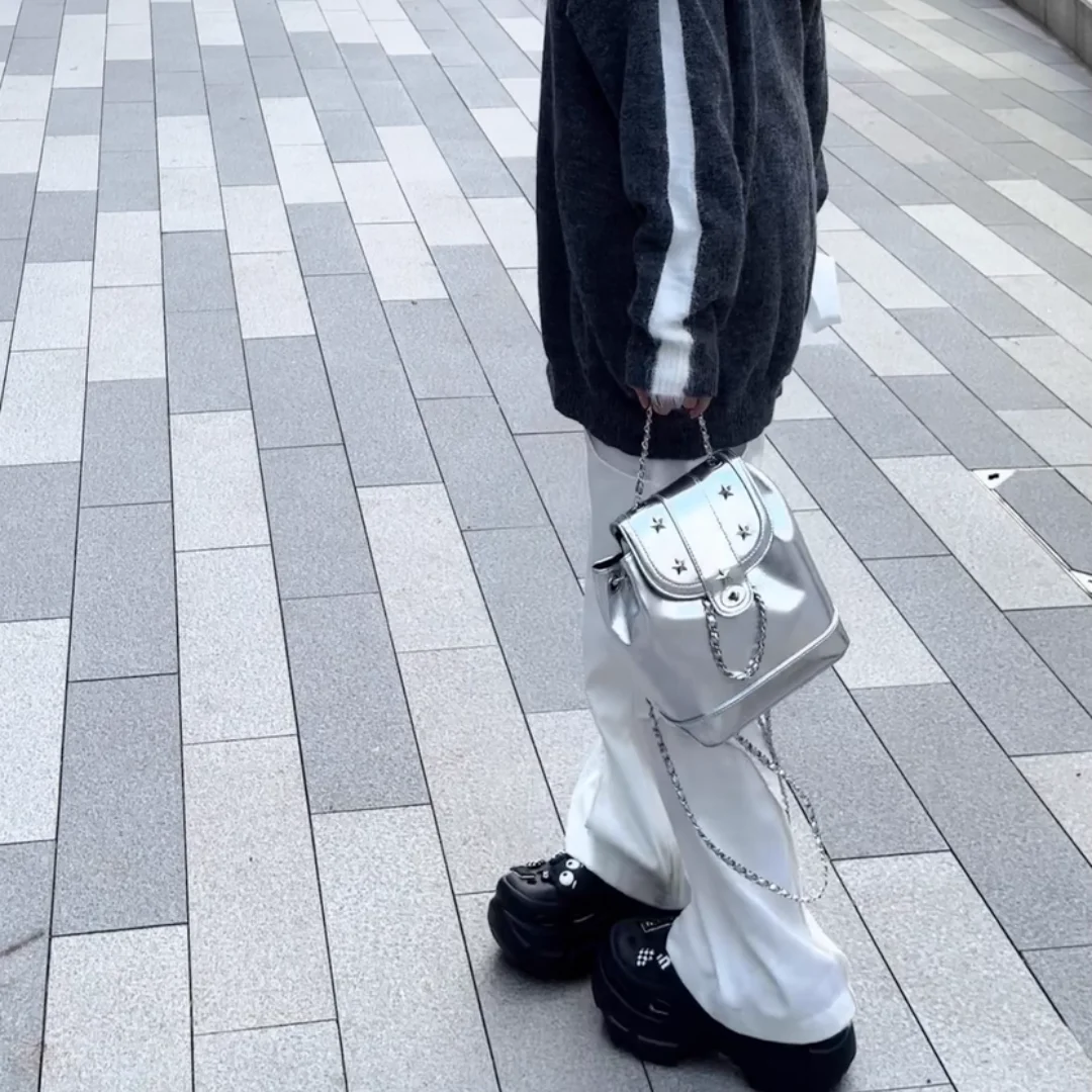 여성용 배낭 세련된 실버 휴대용 배낭 통근 모든 경기 Schoolbag 고가치 핸드백 휴일 선물 여행 가방