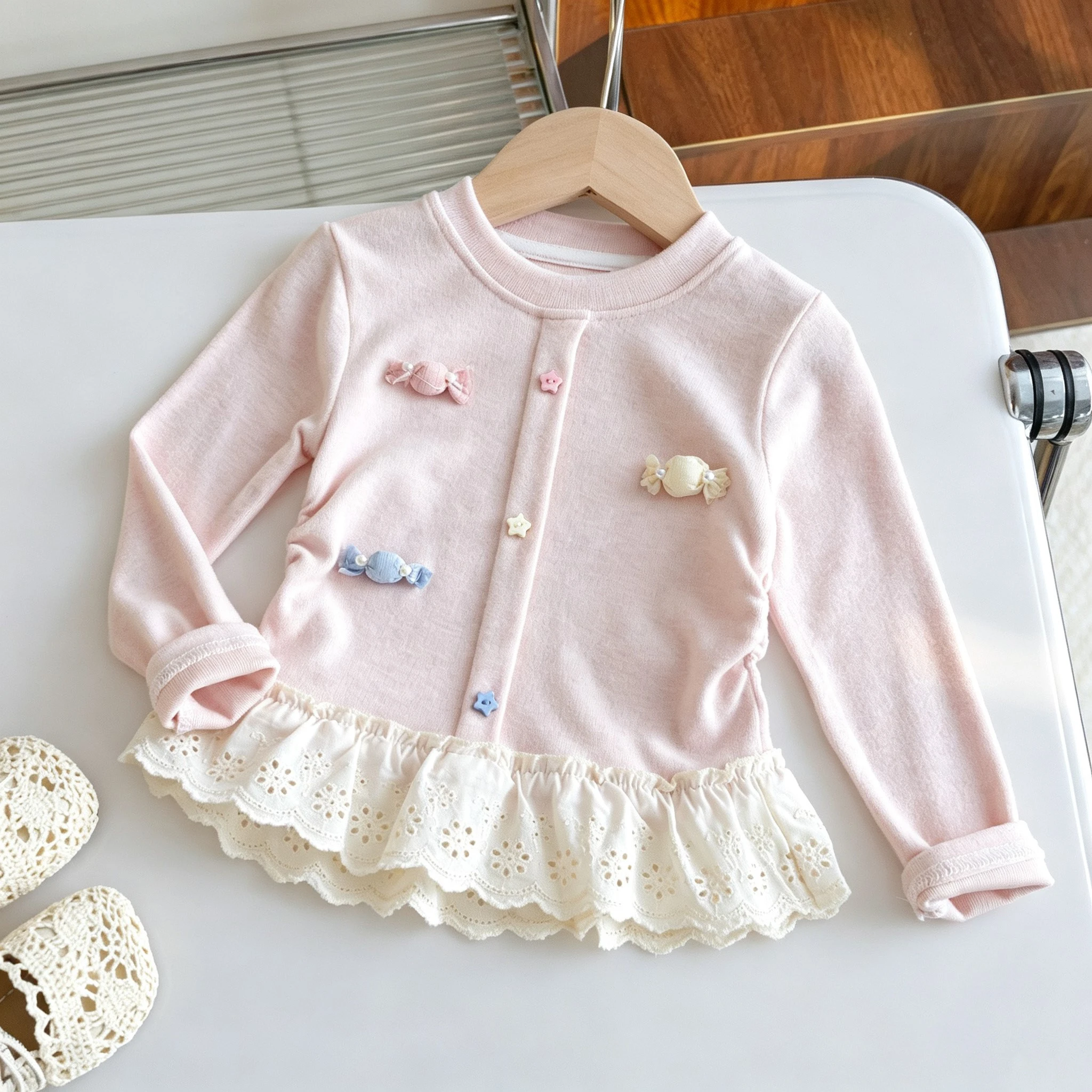 Baby Clothing Layers - เสื้อถักแขนยาวสำหรับเด็กผู้หญิง 3D ลายลูกกวาด พร้อมตกแต่งด้วยลายดอกไม้ เสื้อชั้นในสำหรับฤดูใบไม้ผลิและฤดูใบไม้ร่วง เสื้อผ้าเด็ก