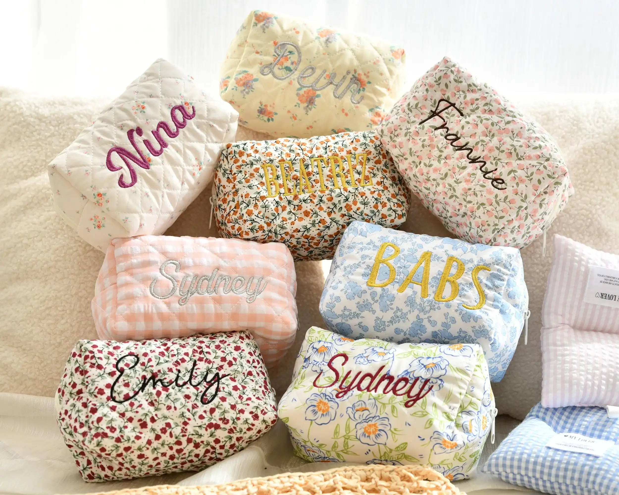 Custom Embroidered Name Cosmetic Bag Personalized Flower Makeup Bag for Bridesmaid Birthday Gift for Girls Christmas Gift