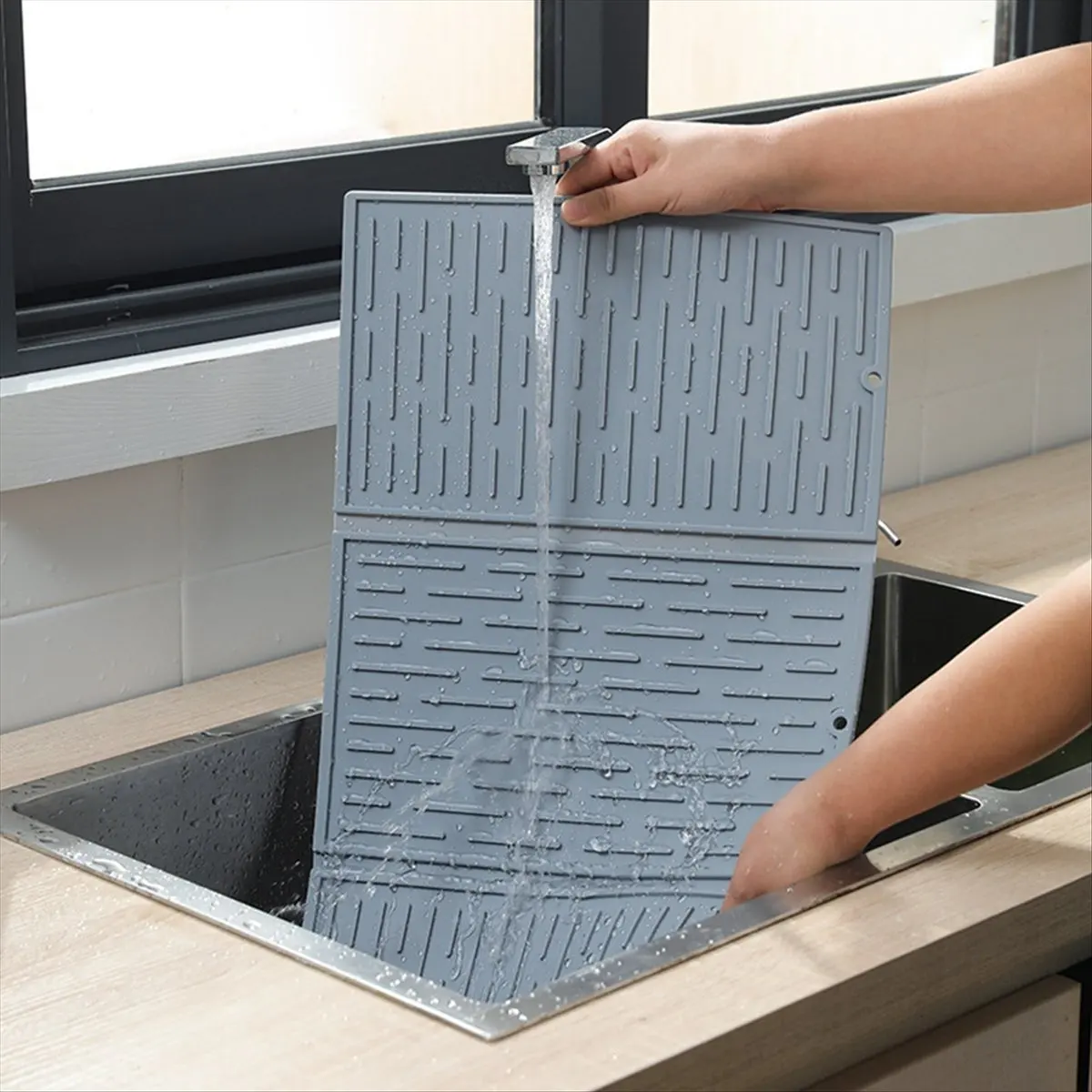 Just- Black Foldable Tri-Fold Tableware Drying Mat Silicone Draining Mat for Kitchen Counters