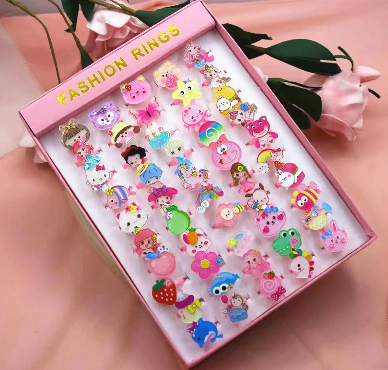 Cartoon 50 pcs resin ring, acrylic children's toy plastic ring, girl ring small gift.