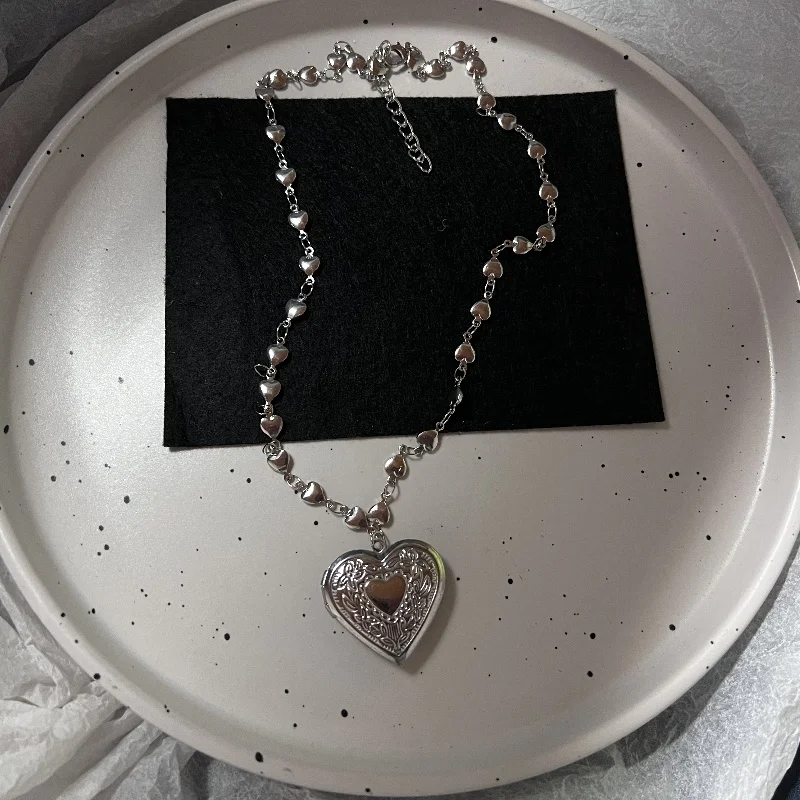 فاسق القوطية الأحمر الزجاج الصليب القلب قلادة اللؤلؤ قلادة للنساء الرجال الهيب هوب Y2K 90s قصيرة المختنق حُليات المجوهرات اكسسوارات