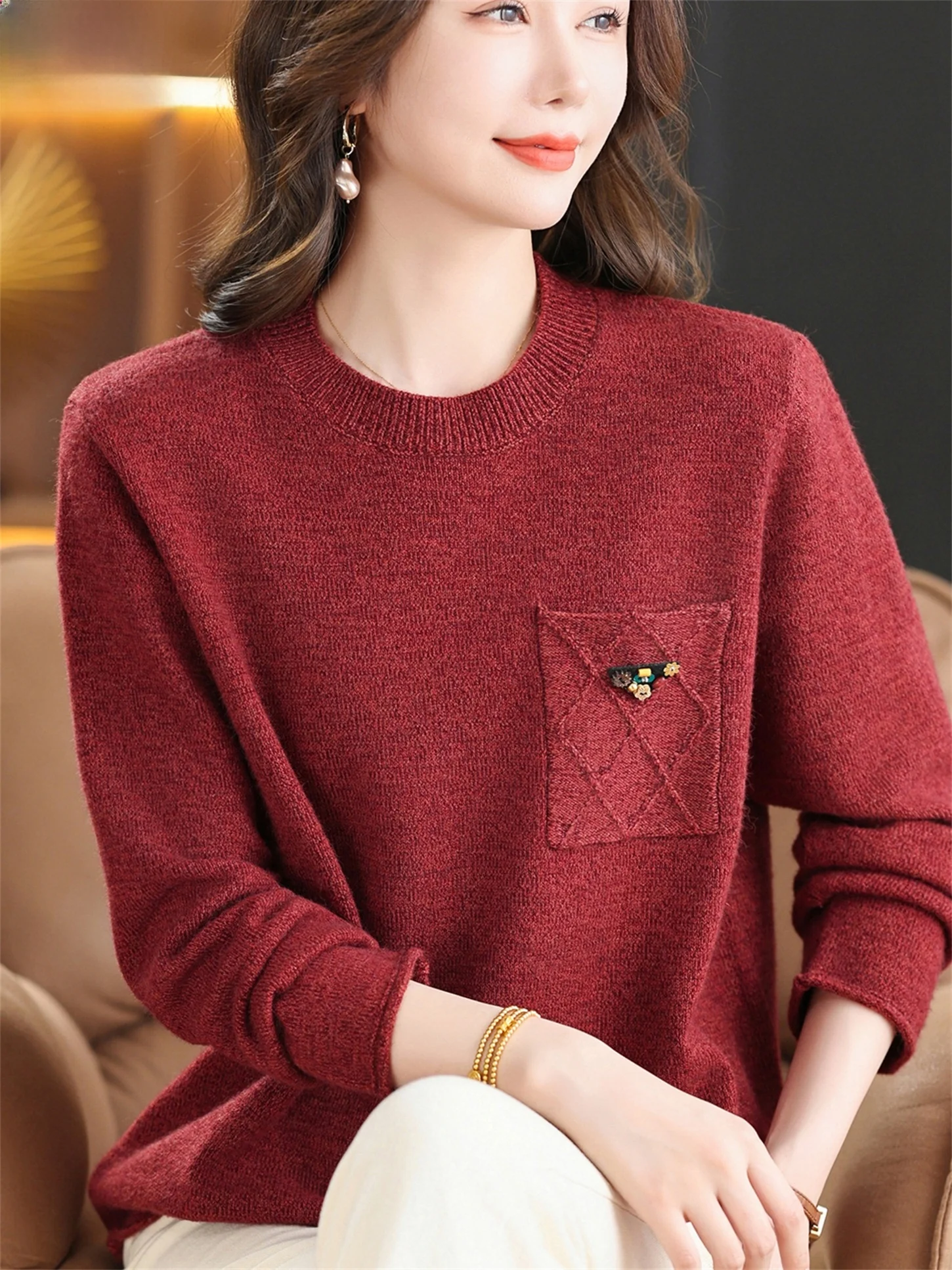 

Модный вязаный свитер с круглым вырезом, свободного кроя, для мам, осенне-зимняя новинка с накладными карманами для женщин среднего возраста